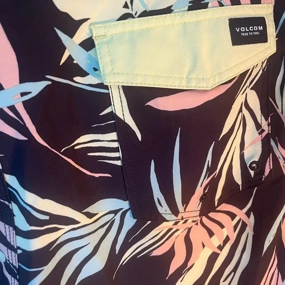 New Volcom Mod-Tech - Picture 7 of 7